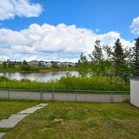 52-3 Bed Suite On Lake Central Ac By Airport Calgary Exterior photo