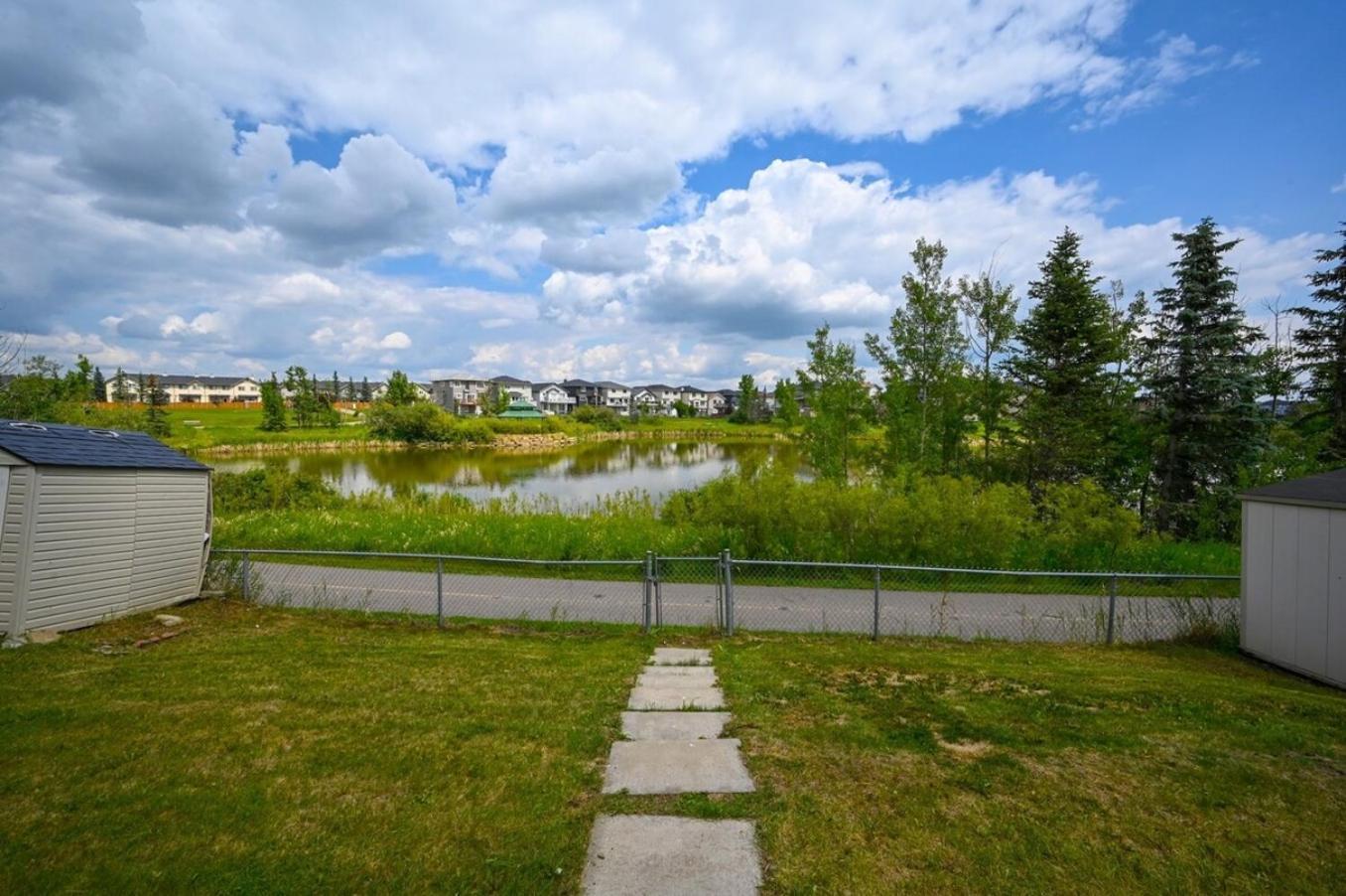 52-3 Bed Suite On Lake Central Ac By Airport Calgary Exterior photo